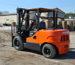 Дизельный погрузчик вилочный Doosan D35S-5