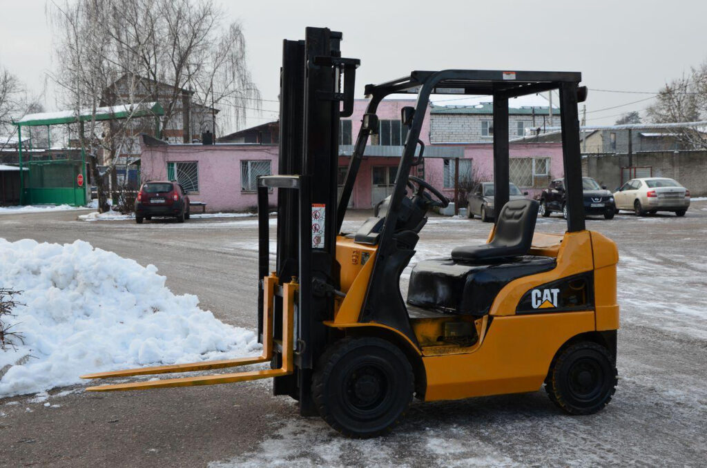 фото Вилочный автопогрузчик кара Caterpillar DP30NT БУ